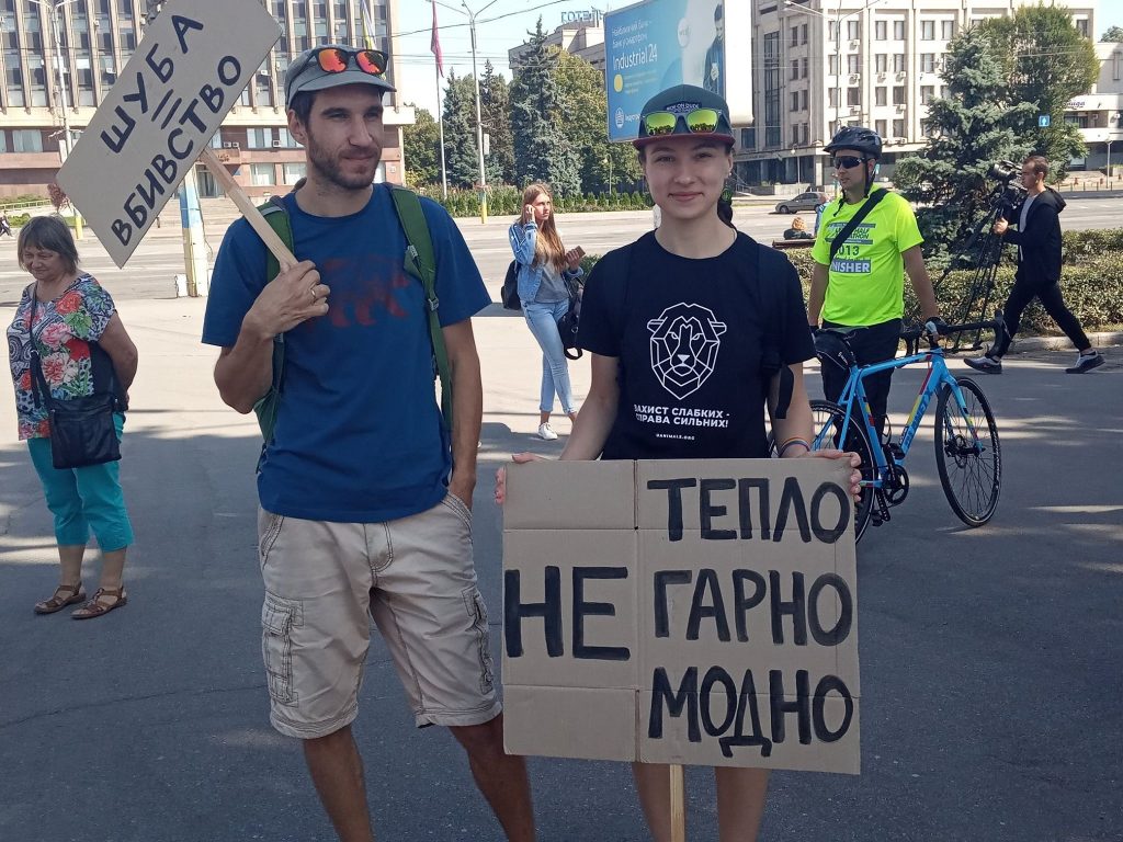 «Я хочу жити, а не висіти на твоїй сумці!»: запоріжці відмовляються від вбивства тварин (ФОТО)