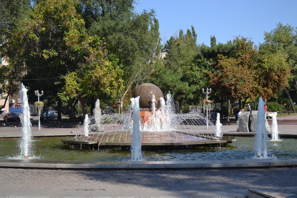 В Запорожье хотят штрафовать за купание в фонтанах