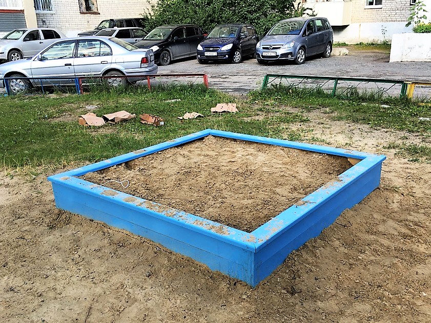 В Запорожской области уничтожают детские площадки из-за шума (ФОТО)