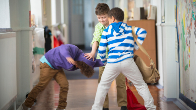 Школьника избили во время урока в Запорожской области: ребенка доставили в больницу