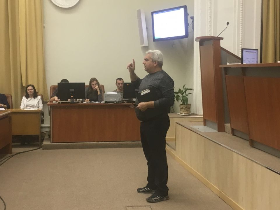 Волна негодования на сессии горсовета: депутаты не дали выступить запорожским активистам (ВИДЕО)