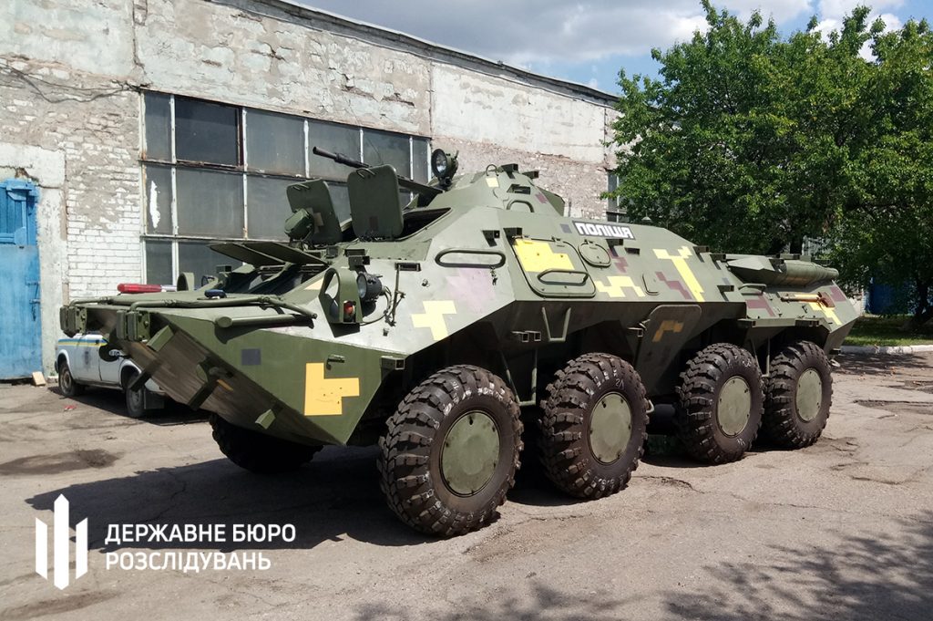 Запорожский чиновник хотел отправить в зону ООС БТРы на советских шинах за 250 тысяч (ФОТО)