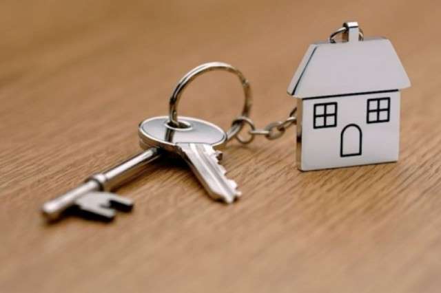 Живущая в аварийном доме запорожская семья получит новую квартиру