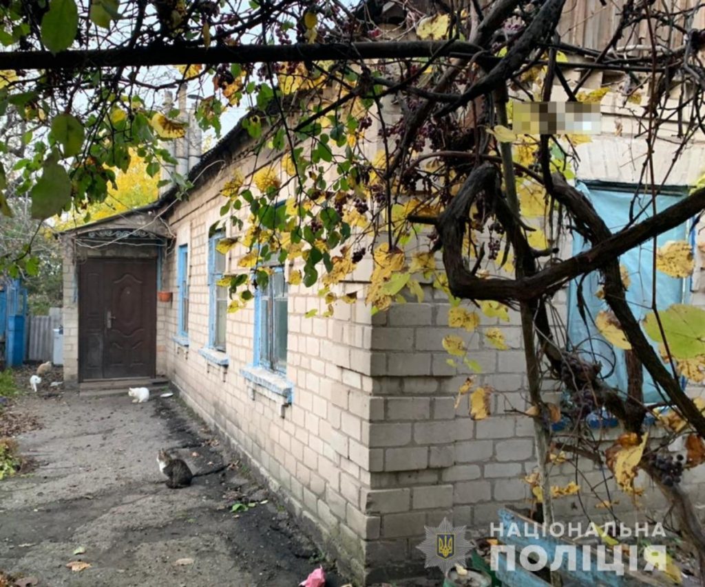 В Запорожье разыскивают лиц, которые устроили в частном доме наркопроизводство (ФОТО)