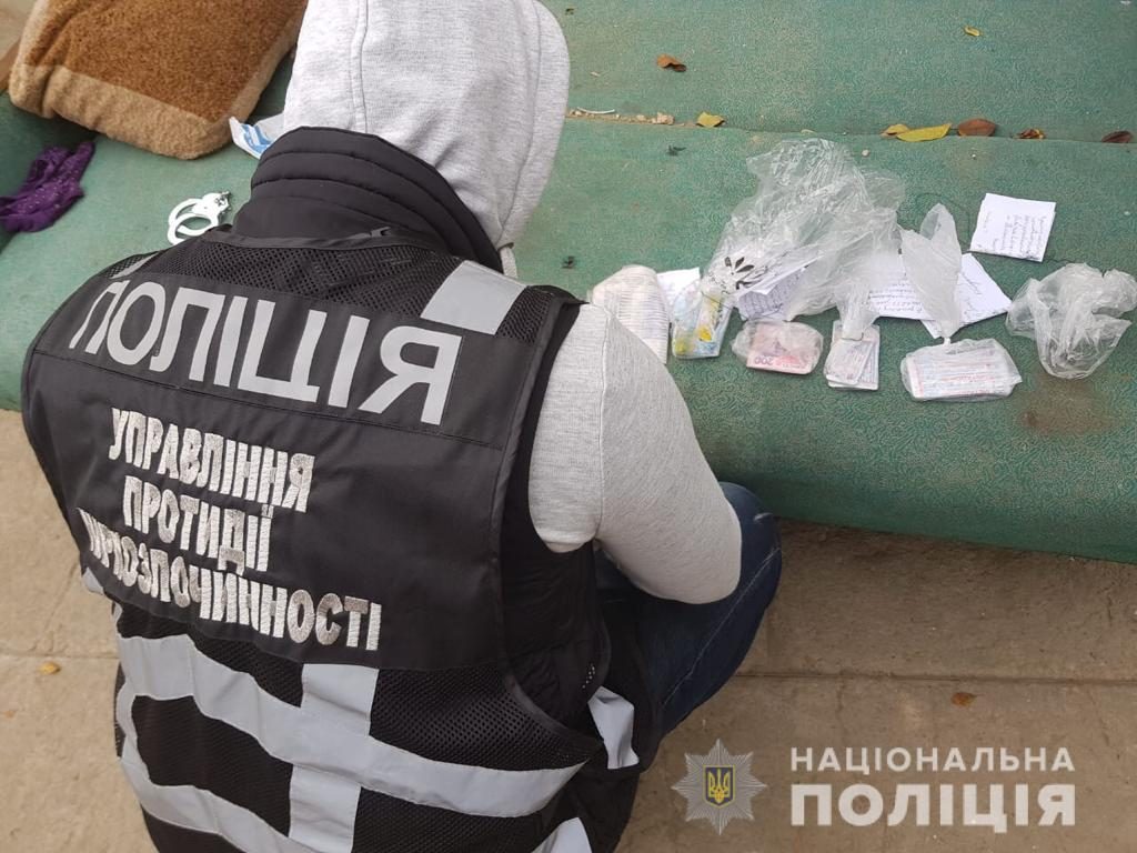 В Запорожской области находящийся на лечении от зависимости мужчина сбывал наркотики (ФОТО)