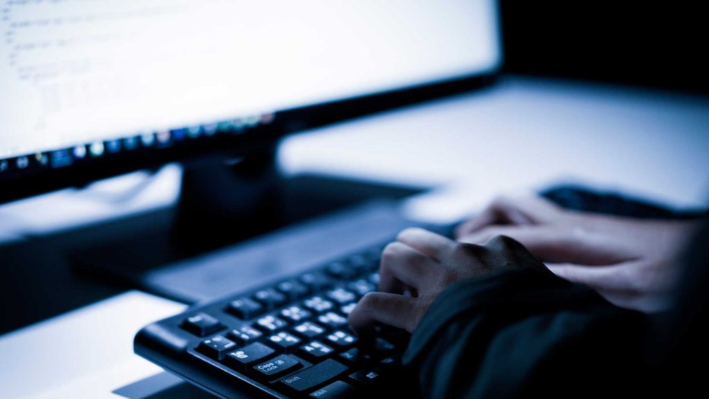 Парень из Мелитополя провернул аферу через интернет: пострадали жители семи областей Украины