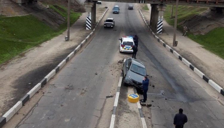 Залетел на отбойник: в Запорожской области серьезное ДТП (ФОТО)