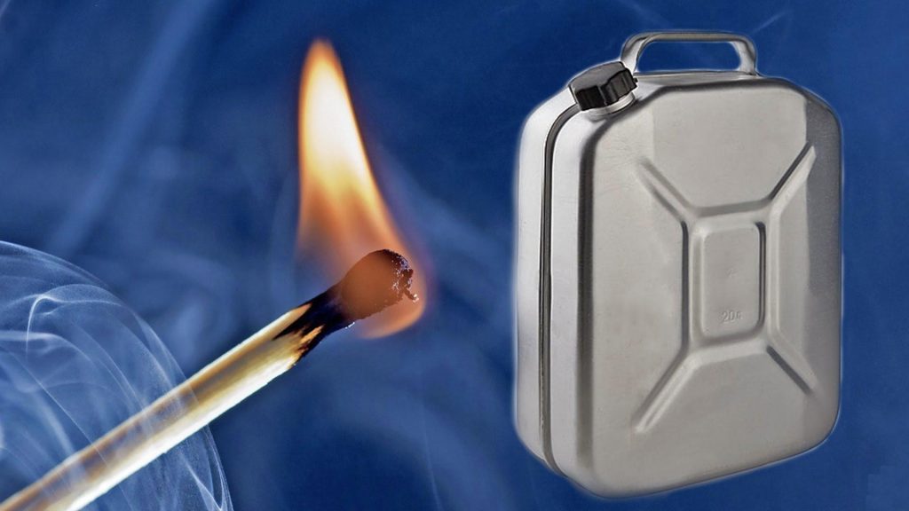 Облил бензином целый дом: запорожский военный  подрался со злоумышленником