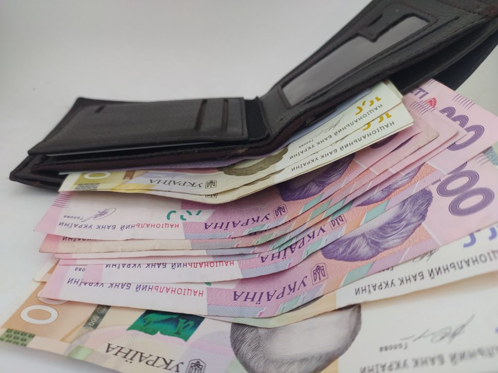 Банки продолжают снижать депозитные ставки (ОБЗОР)