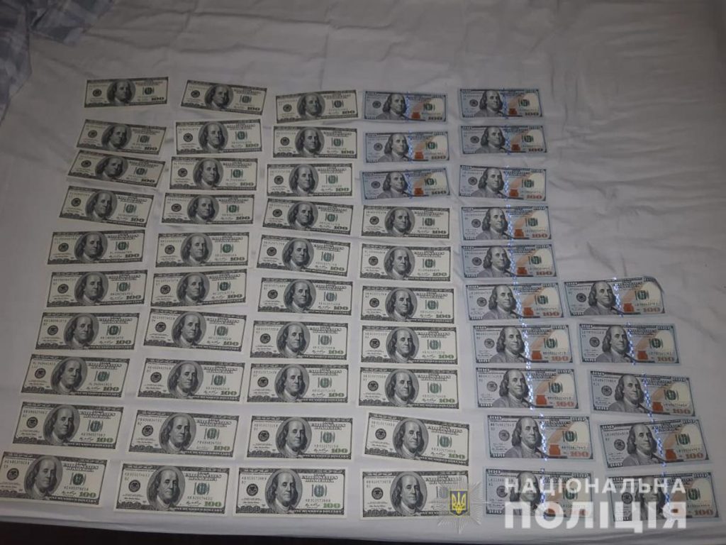 «Гоп-стоп» на автомобиле: у запорожца отобрали сотни долларов под дулом пистолетов (ФОТО)