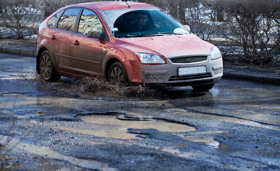 «Оставь колёса в яме»: в сети показали одну из худших трасс в Запорожской области (ВИДЕО)