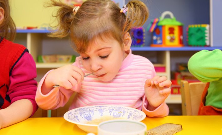 В Запорожье завершают подготовку нового меню для детских садов и школ