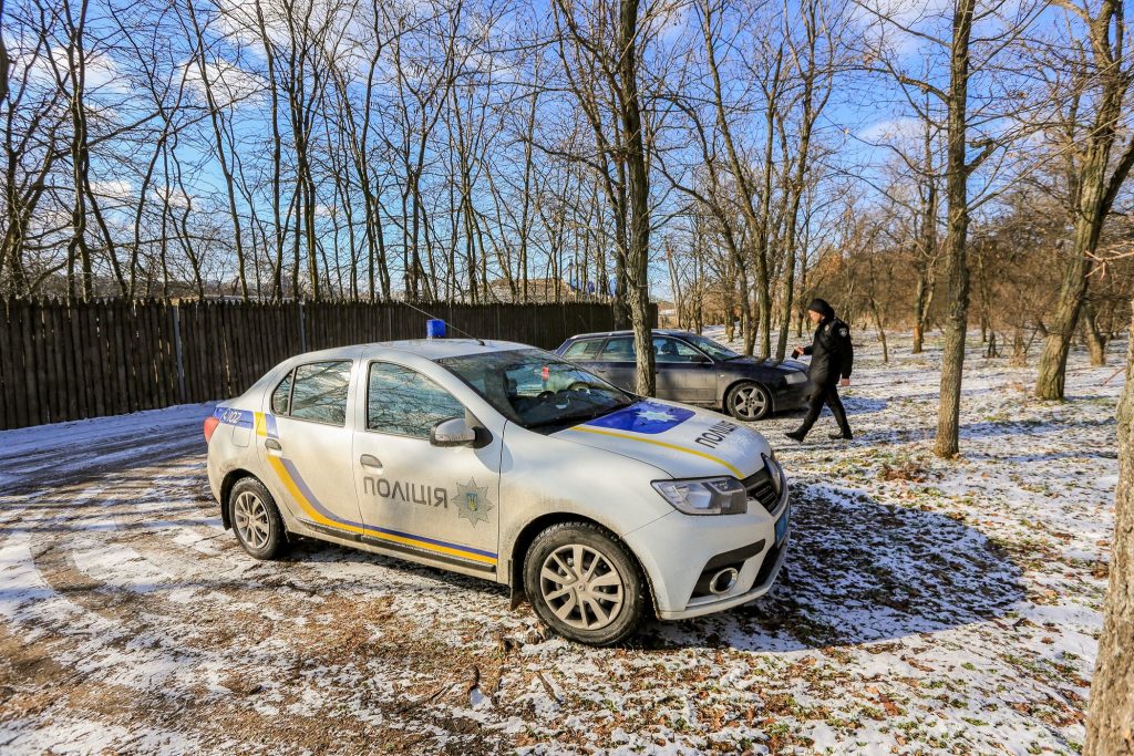 В Запорожье известному фотографу разбили авто, пока он делал снимки на Хортице (ФОТО)