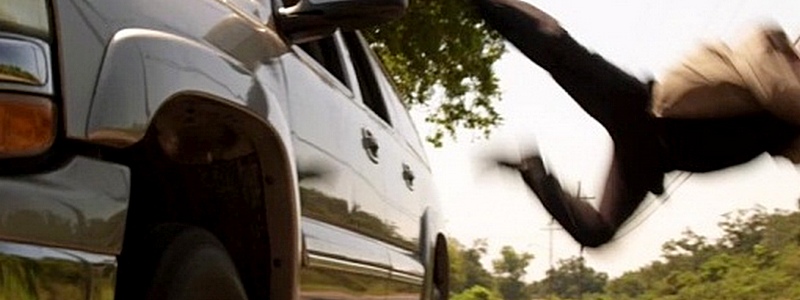 Пришлось выпрыгивать на ходу: в Запорожье водителю в авто угрожал попутчик