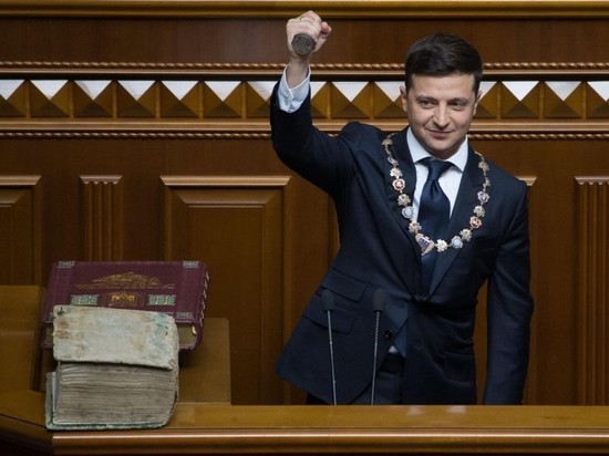 Зеленский подал декларацию: как выросли доходы семьи за год президентства