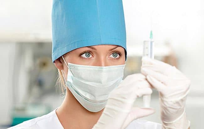 Минздрав пообещал повысить зарплаты медикам: когда и на сколько