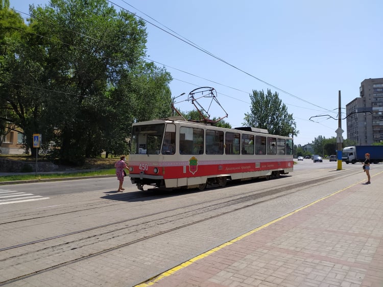 В Вознесеновском районе Запорожья временно не будут ходить трамваи