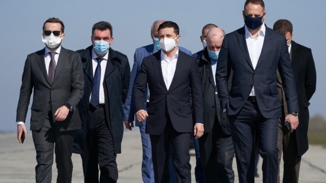 Пока заболеваемость растет: половина «коронавирусных» денег ушла на дороги