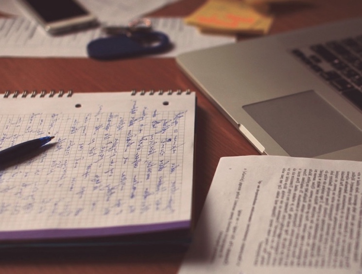 В Украине хотят наказывать за продажу и покупку курсовых работ