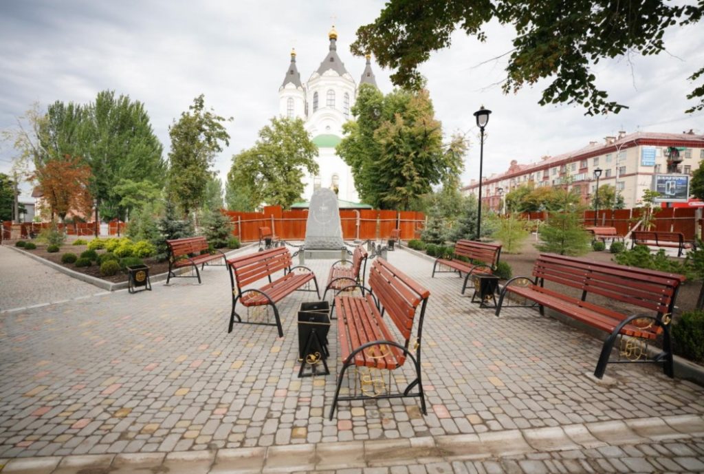 Буряк показал запорожцам фото обновленного сквера: работы почти закончены