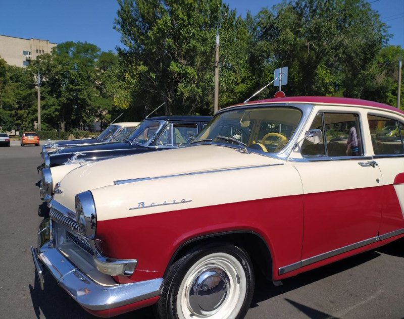 Символ эпохи: владельцы автомобилей «Волга» провели слет в Запорожье (ФОТОРЕПОРТАЖ)