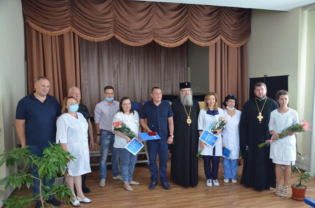 Медики Запорізького району отримали високі церковні нагороди за боротьбу з COVID-19