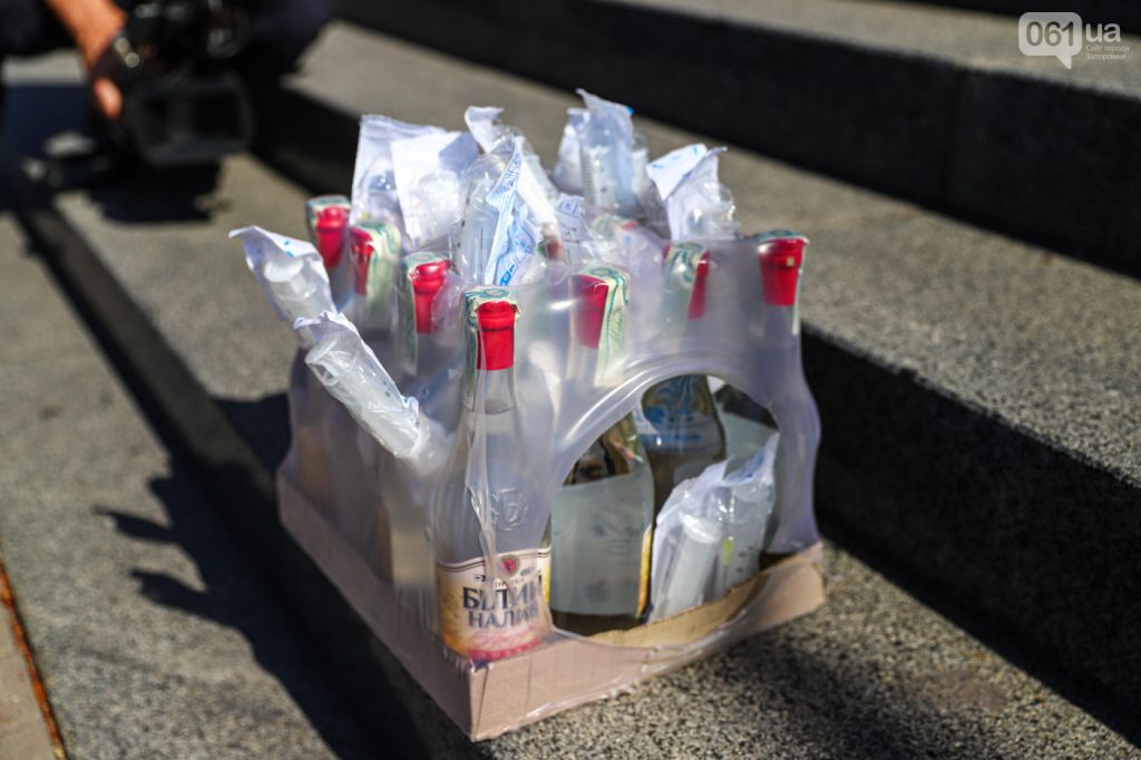 «Наливайки убивают Запорожье»: под мэрией состоялся митинг (ФОТО)