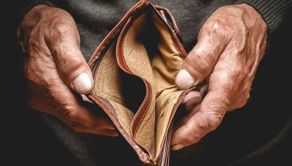 Госстат не нашел украинцев, которые считают себя богатыми: сколько бедных