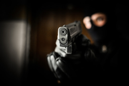 Выключив свет, избили оператора: разбойное нападение на АЗС в Запорожской области