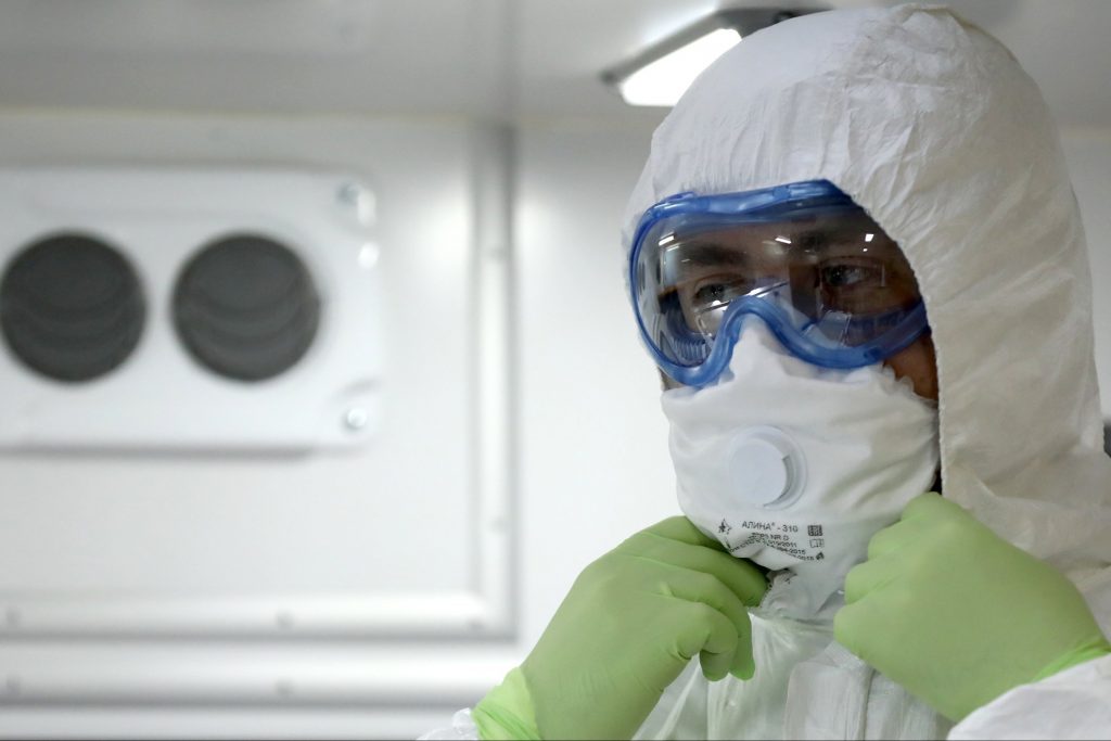 Ослабление, повторные заражения и исчезновение: у COVID-19 есть три сценария для Украины