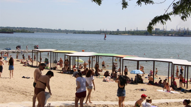 Вода на двух самых популярных пляжах Запорожья содержит кишечную палочку