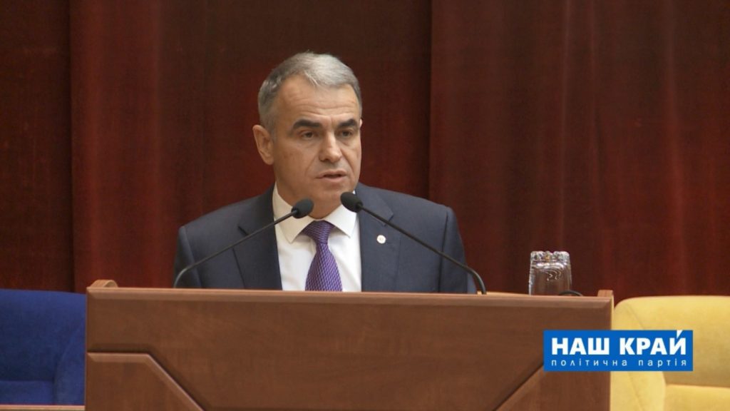 В Запорожье депутат облсовета поздравил с Днем знаний открыткой с флагом РФ, а потом извинился (ФОТО)