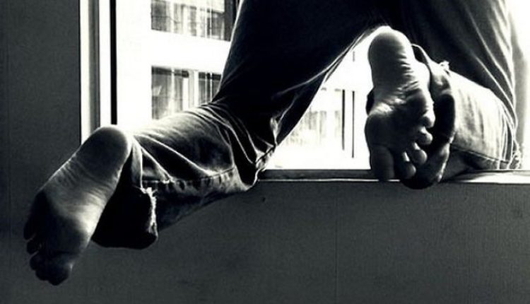 В Запорожской области мужчина выпрыгнул с балкона жилья своего знакомого (ФОТО)