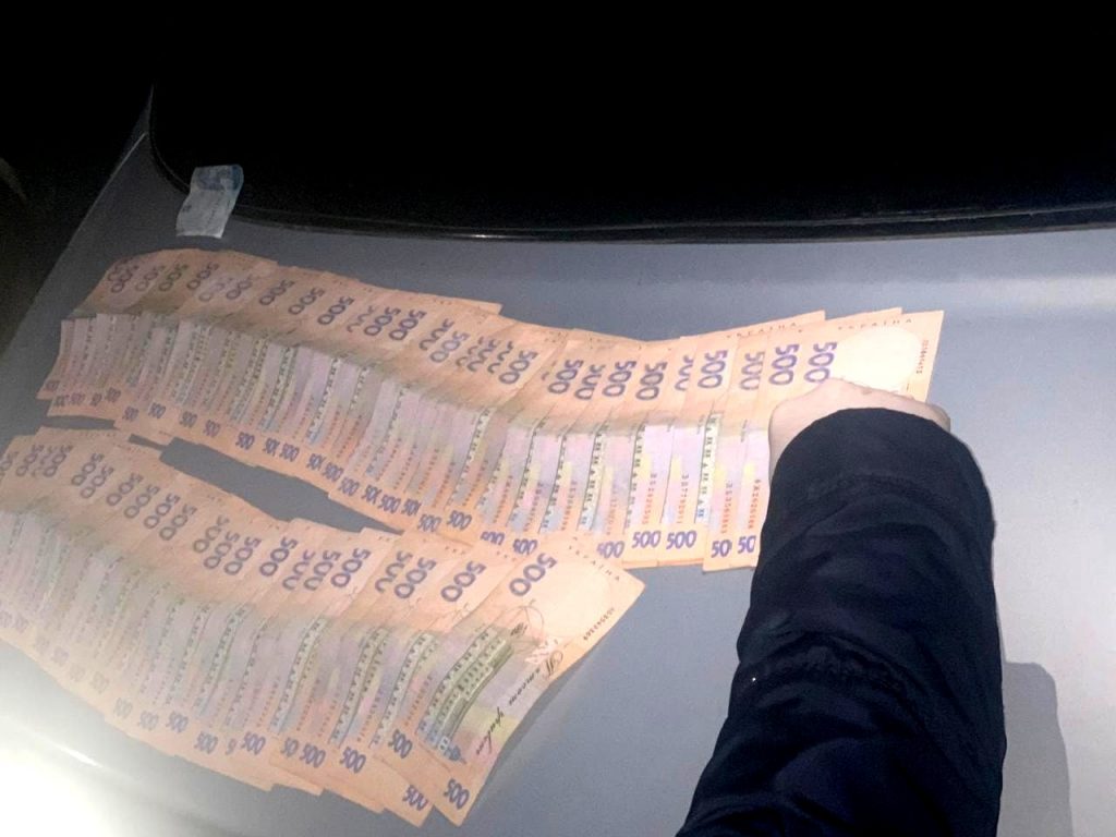 Требовал 50 тысяч за «неприкосновенность»: полицейский прикрывал наркодельцов под Запорожьем