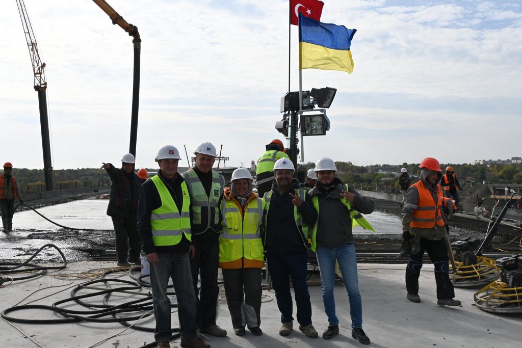 Соединили Бабурку и Хортицу: что уже сделано на мостах в Запорожье (ФОТО)