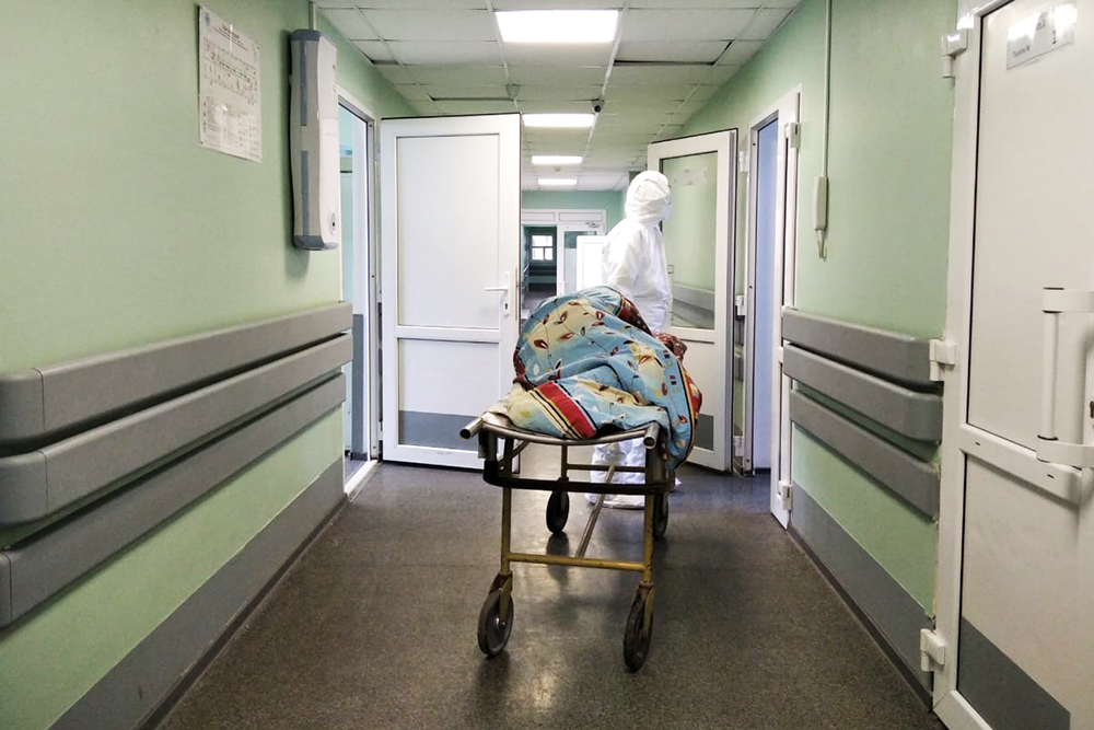 Более 50% коек для пациентов с COVID-19 заполнены: в каких регионах ситуация напряженная