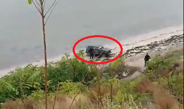 В Бердянске авто на скорости вылетело с обрыва, «приземлившись» у моря (ВИДЕО)