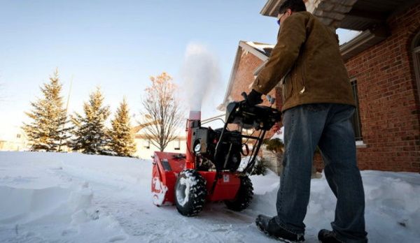 Снегоуборочная машина для дома: что это и как выбрать?