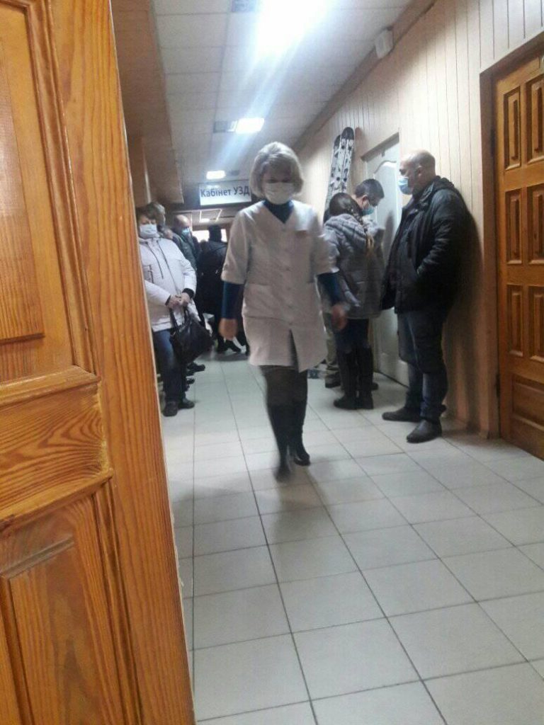 Очереди больше 30-ти человек: в Запорожье врачи не успевают принимать больных с  ОРВИ (ФОТО)