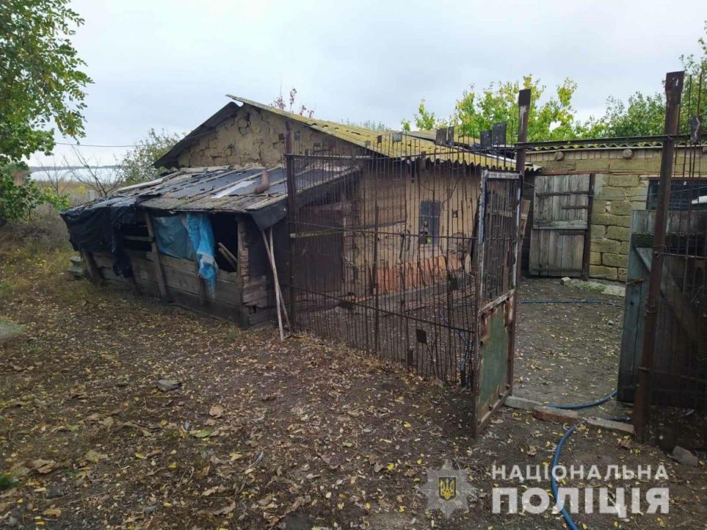 Супруги с 19-летним парнем избили до смерти и ограбили старика в Запорожской области (ФОТО)