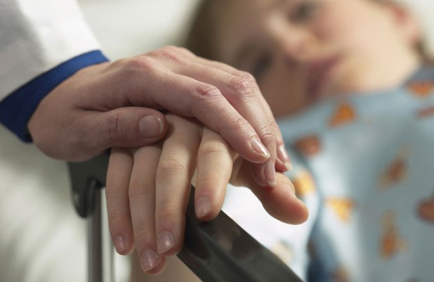 В Запорожской области 4-летний малыш опрокинул чай и получил жуткие ожоги (ФОТО)