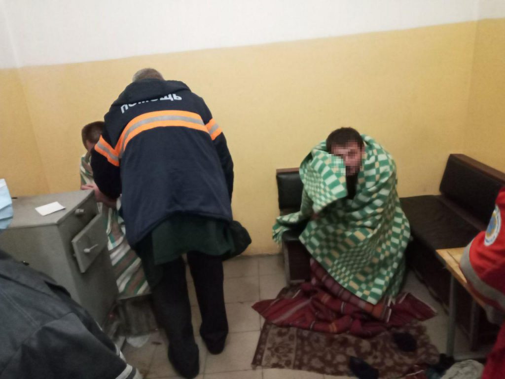 В Запорожье на Днепре перевернулась лодка с людьми: была проведена спасательная операция (ФОТО)