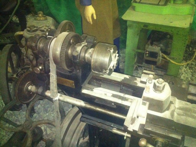 ЧП на запорожском предприятии: сотрудника затянуло в токарный станок