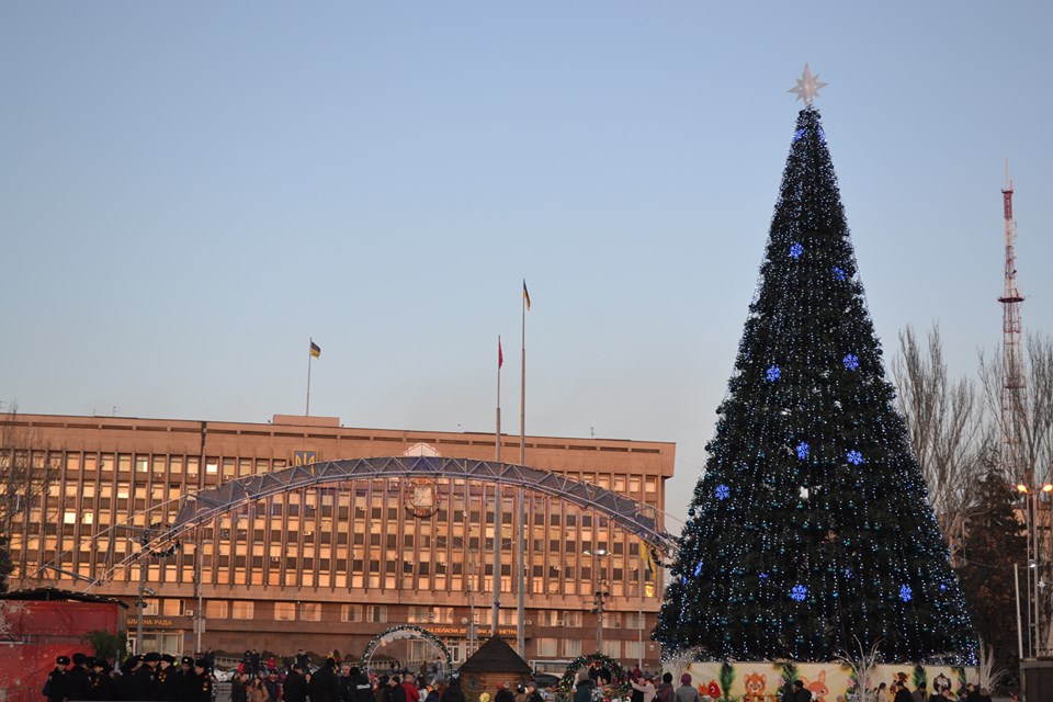 Быть ли ёлке на Фестивальной: в Запорожской ОГА поставили точку