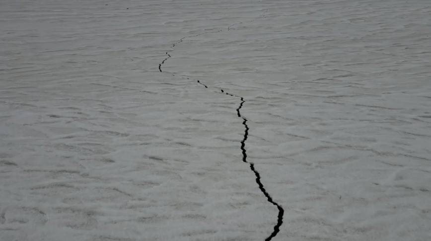 Появилось видео с высоты замерзшего Азовского моря в Бердянске