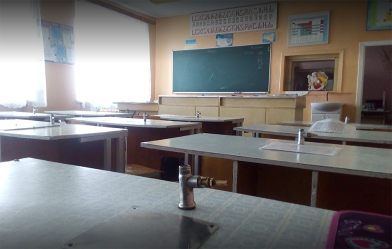 Упала и сломала позвонки: родители больше года судятся со школой в Запорожье