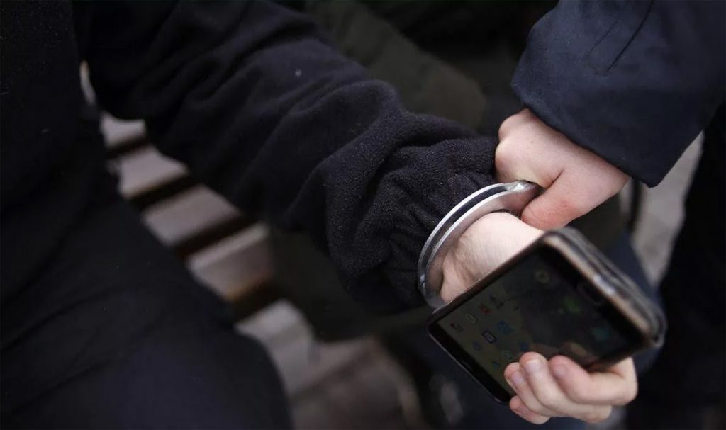 Житель Запоріжжя скористався загубленою сім-картою й викрав 300 тисяч з рахунків