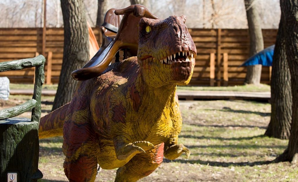 Динозавров, привезенных в Запорожье, показали перед открытием локации (ФОТО)