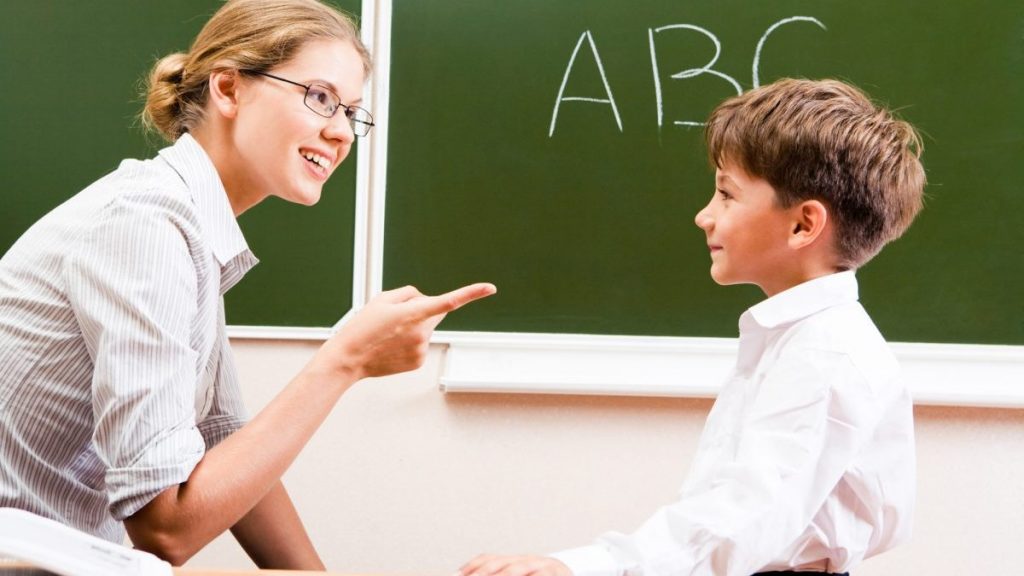 Английский должен стать вторым языком в Украине, — секретарь СНБО