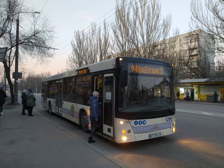 Какие правила в общественном транспорте Запорожья действуют с сегодняшнего дня
